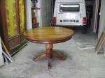 Table ronde en noyer - Miniature